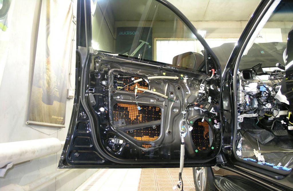 Виброизоляция наружной стенки двери Toyota Land Cruiser 200