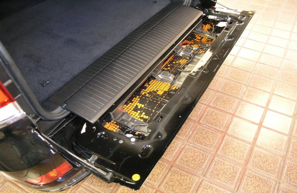 Виброизоляция задней крышки багажника Toyota LC 200