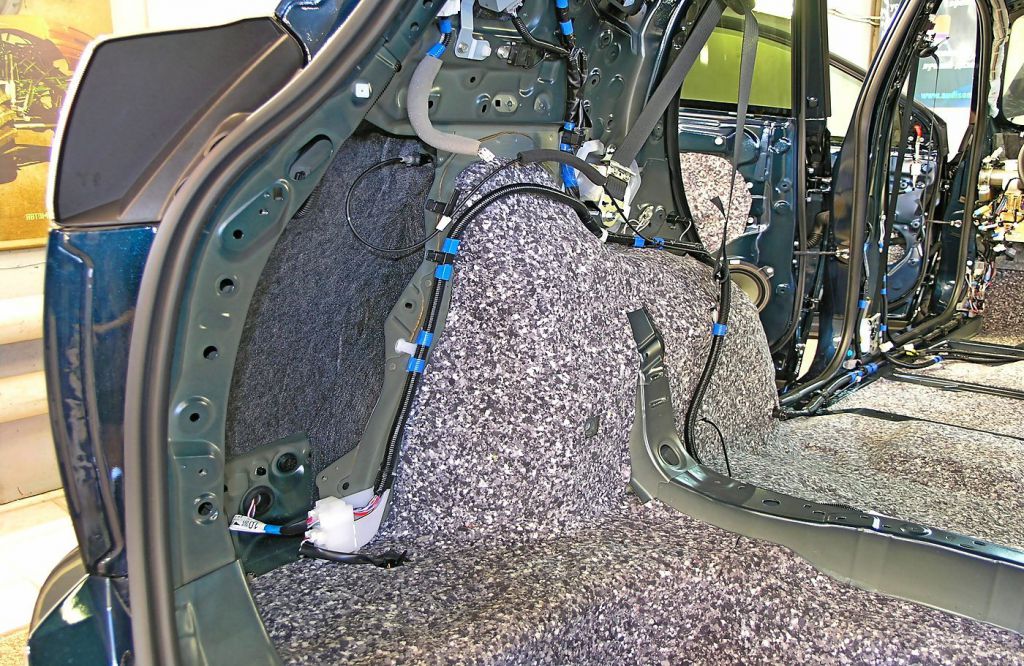 Шумоизоляция задней колёсной арки Comfort Mat Lock 4 и крыла TURBO Войлок 10
