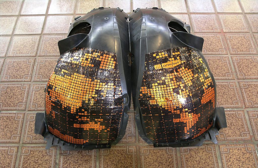 Виброизоляция передних защитных подкрыльников Comfort Mat Dark D2