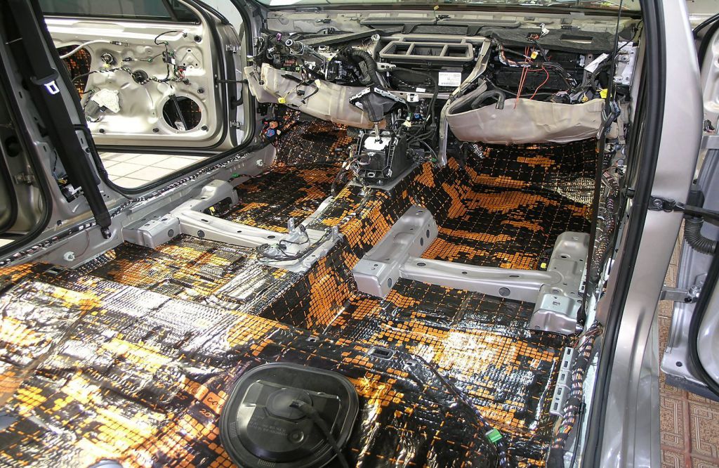 Виброизоляция пола салона Comfort Mat Dark D3