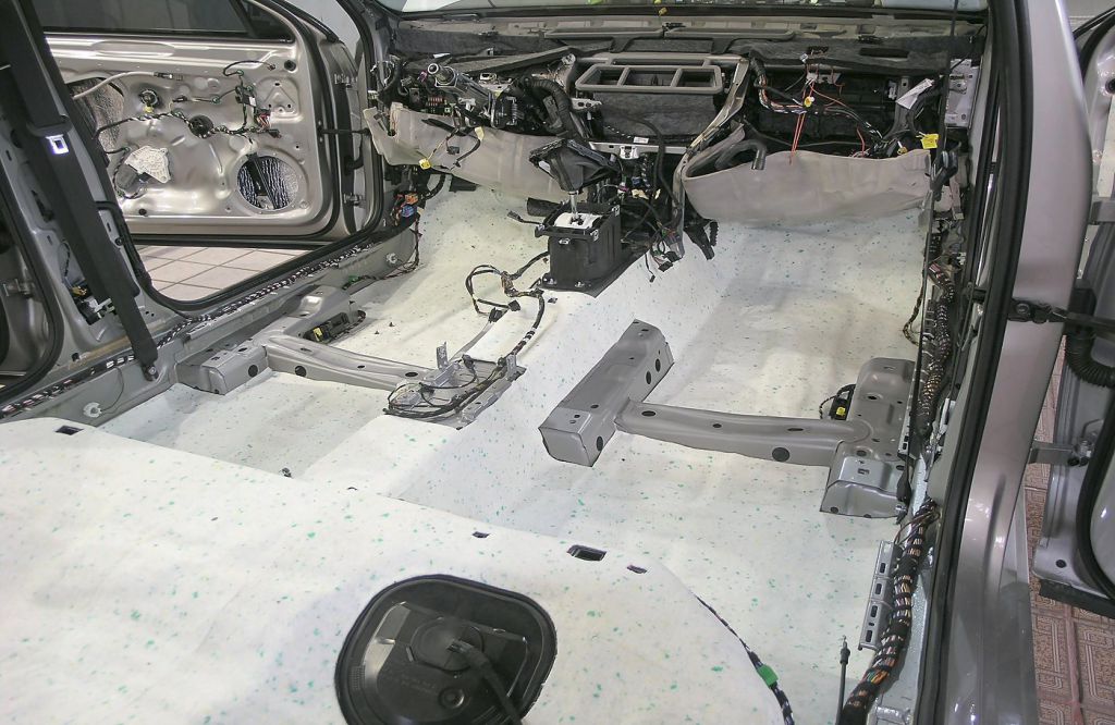 Шумоизоляция пола салона Comfort Mat Lock4