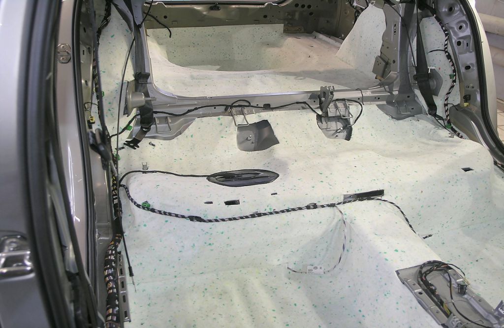 Шумоизоляция пола заднего ряда сидений и багажника Comfort Mat Lock4