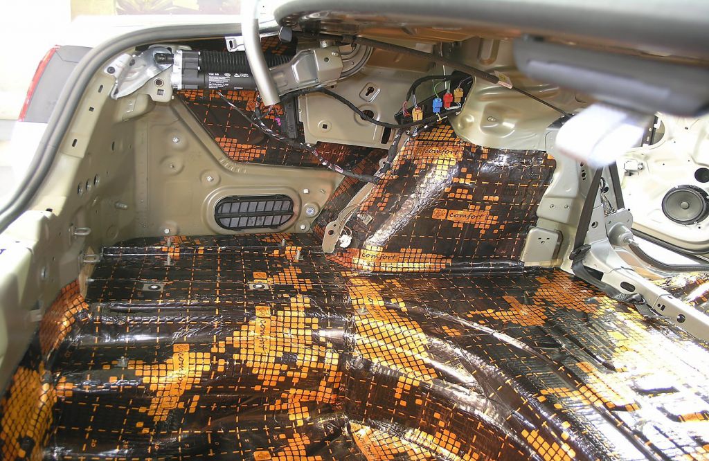 Виброизоляция задней колёсной арки и крыла Comfort Mat Dark D3