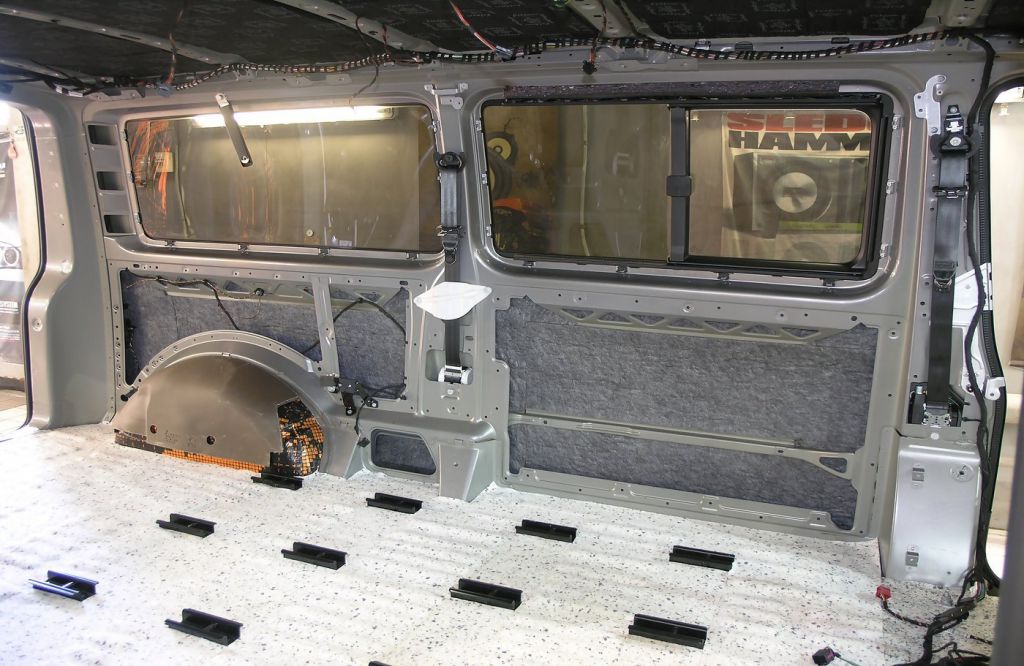 Шумоизоляция филёнок левого борта и задней колёсной арки Volkswagen Caravelle T6