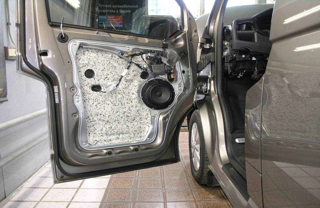Шумоизоляция технологической панели двери Volkswagen Caravelle T6