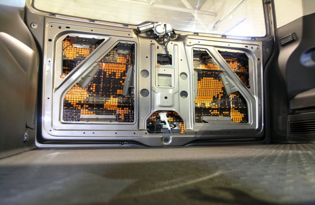 Виброизоляция крышки багажника Volkswagen T6 Caravelle
