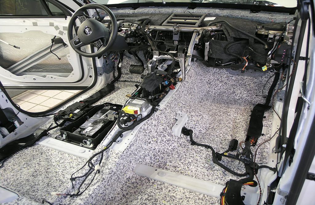 Шумоизоляция пола салона Comfort Mat Lock 4
