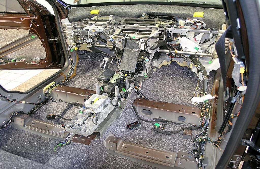 Шумоизоляция пола салона Comfort Mat Lock 4