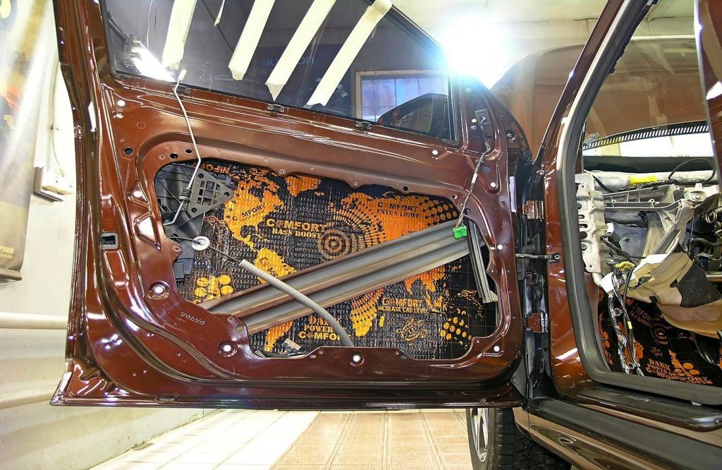 Виброизоляция технологической панели двери Volvo XC60