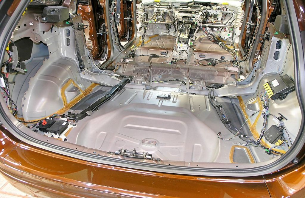 Днище багажника Volvo XC60 до начало работ